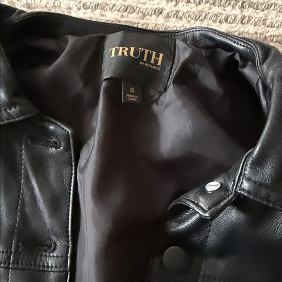 Leather jacket - Picture 2 of 3
